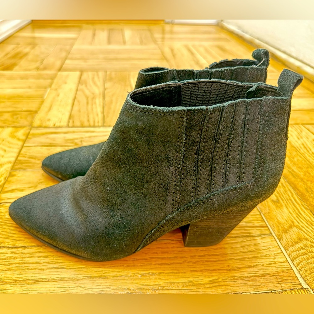 Belle by Sigerson Morrison black suede leather ankle boot booties 3” heels sz 7